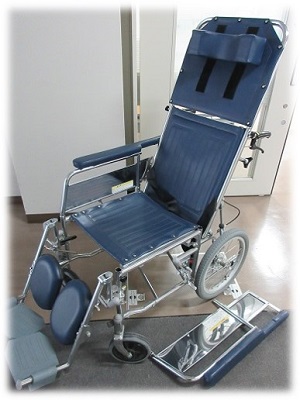 介助式車いすの画像です。